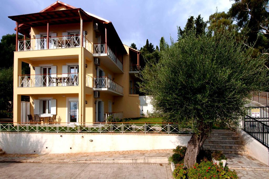 Brentanos Apartments - A - View Of Paradise Gastouri  Cameră foto
