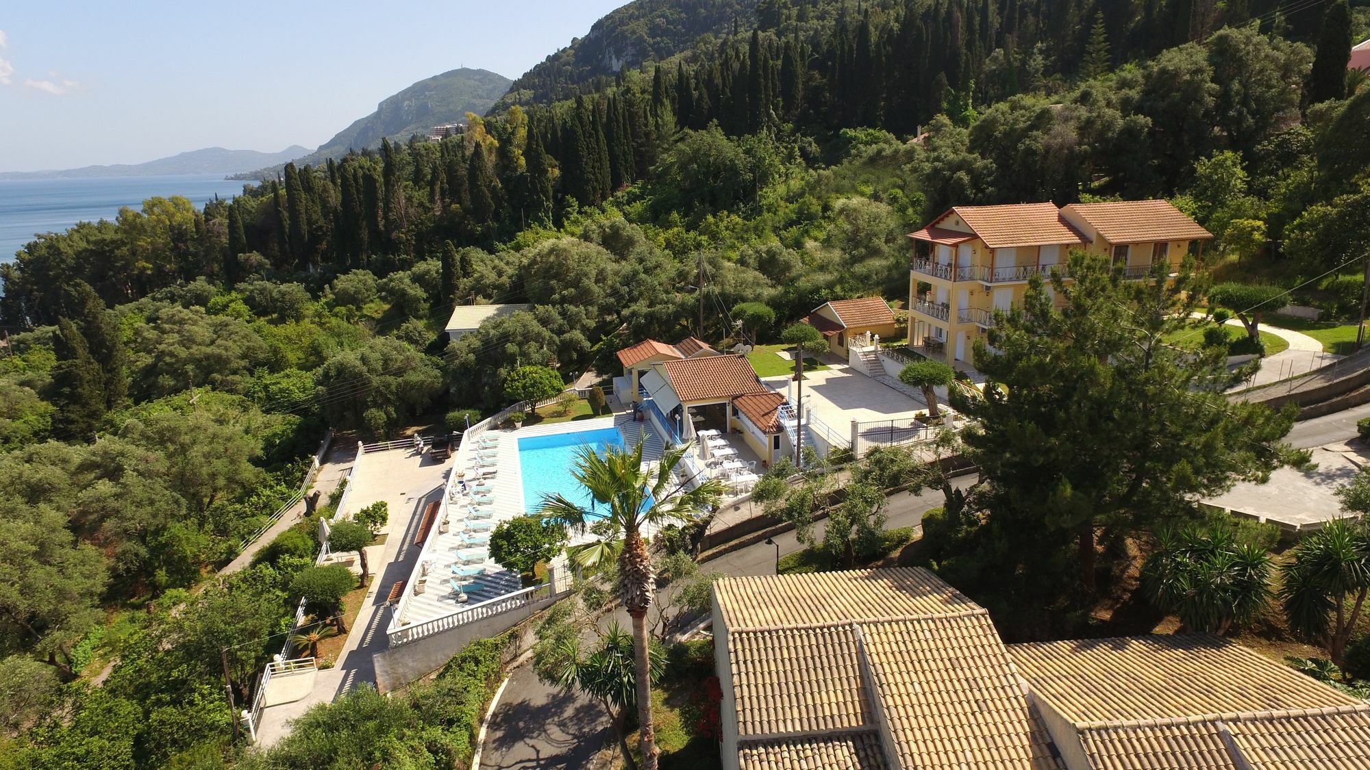 Brentanos Apartments - A - View Of Paradise Gastouri  Exterior foto